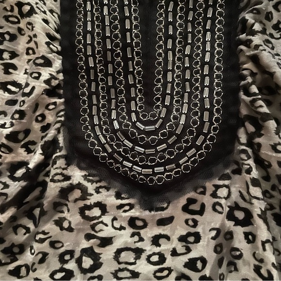 Dress Barn Women’s Animal Print size 1X Blouse Top Shirt Embellished Neckline - Picture 3 of 11